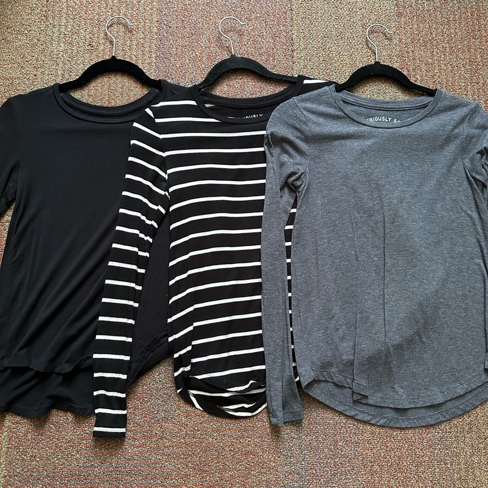 Lot women’s 3 long sleeve shirts XS